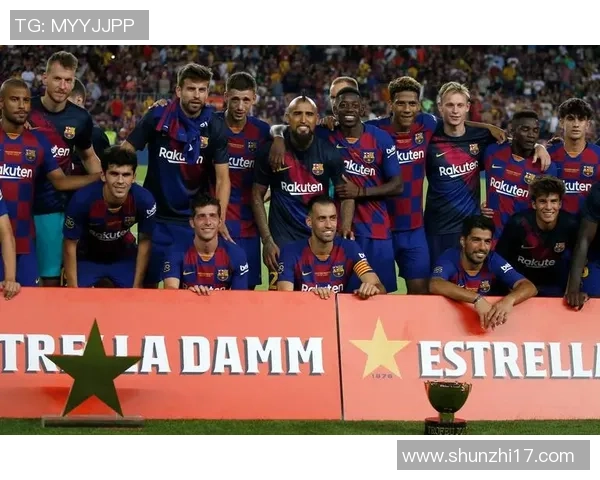 足球明星与巴萨球迷的激情碰撞共谱辉煌足球传奇